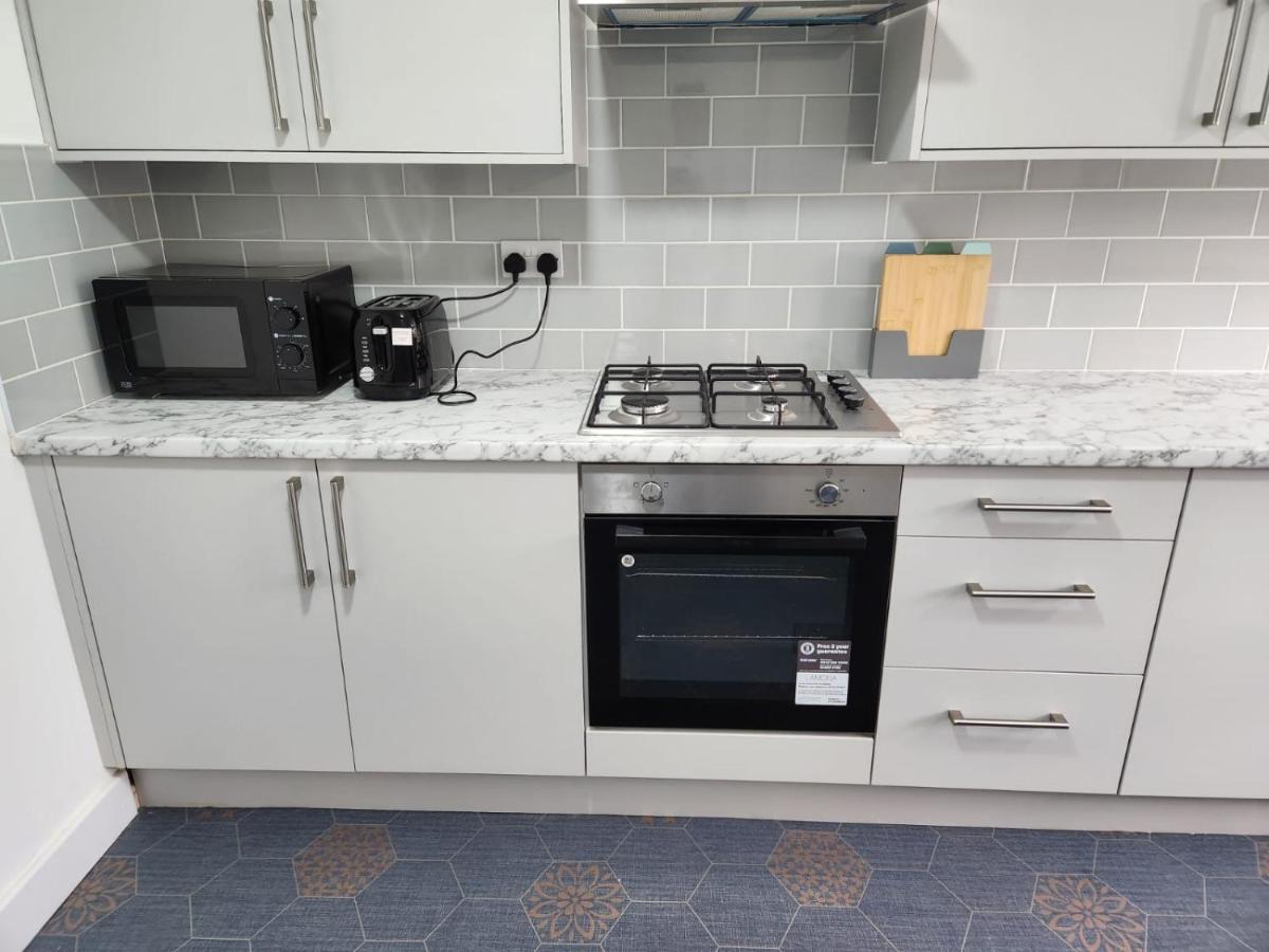 4 Bedroom 2 Bathroom Shared House - Near Bhx And Nec برمنغهام المظهر الخارجي الصورة