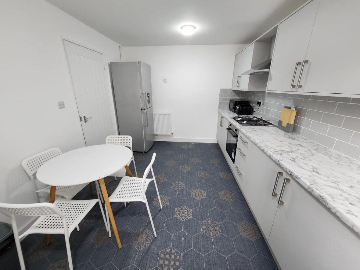 4 Bedroom 2 Bathroom Shared House - Near Bhx And Nec برمنغهام المظهر الخارجي الصورة