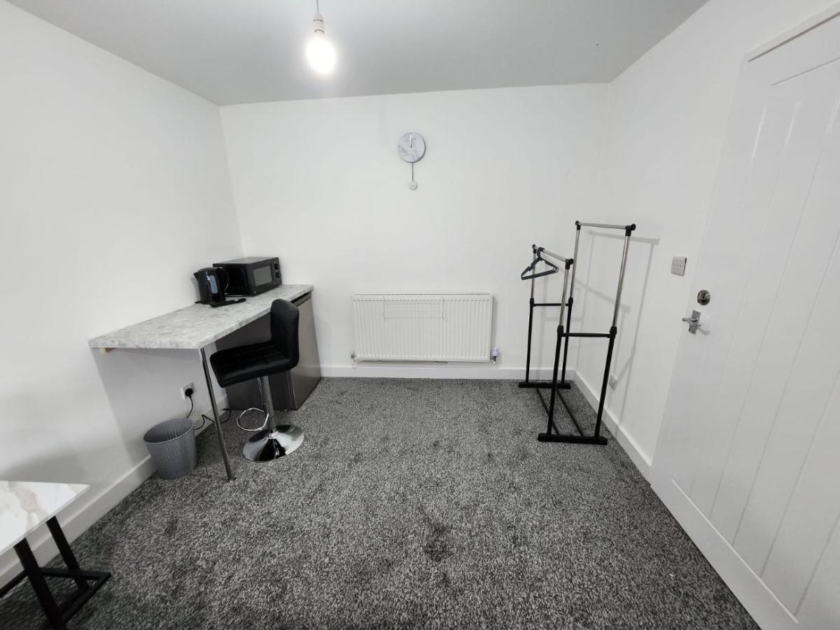 4 Bedroom 2 Bathroom Shared House - Near Bhx And Nec برمنغهام المظهر الخارجي الصورة