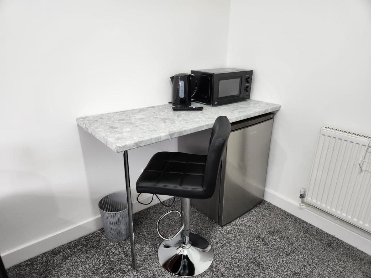4 Bedroom 2 Bathroom Shared House - Near Bhx And Nec برمنغهام المظهر الخارجي الصورة
