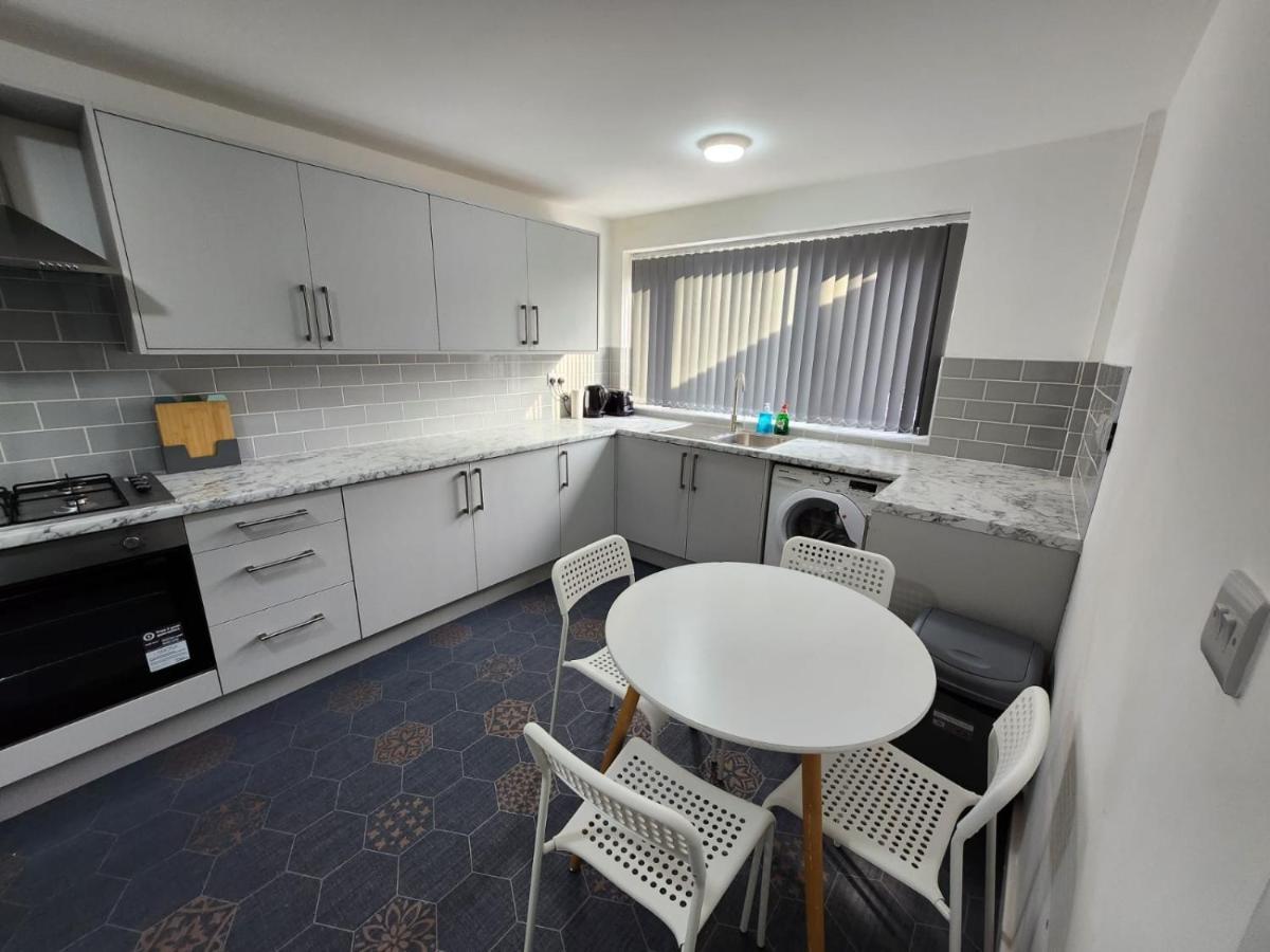 4 Bedroom 2 Bathroom Shared House - Near Bhx And Nec برمنغهام المظهر الخارجي الصورة