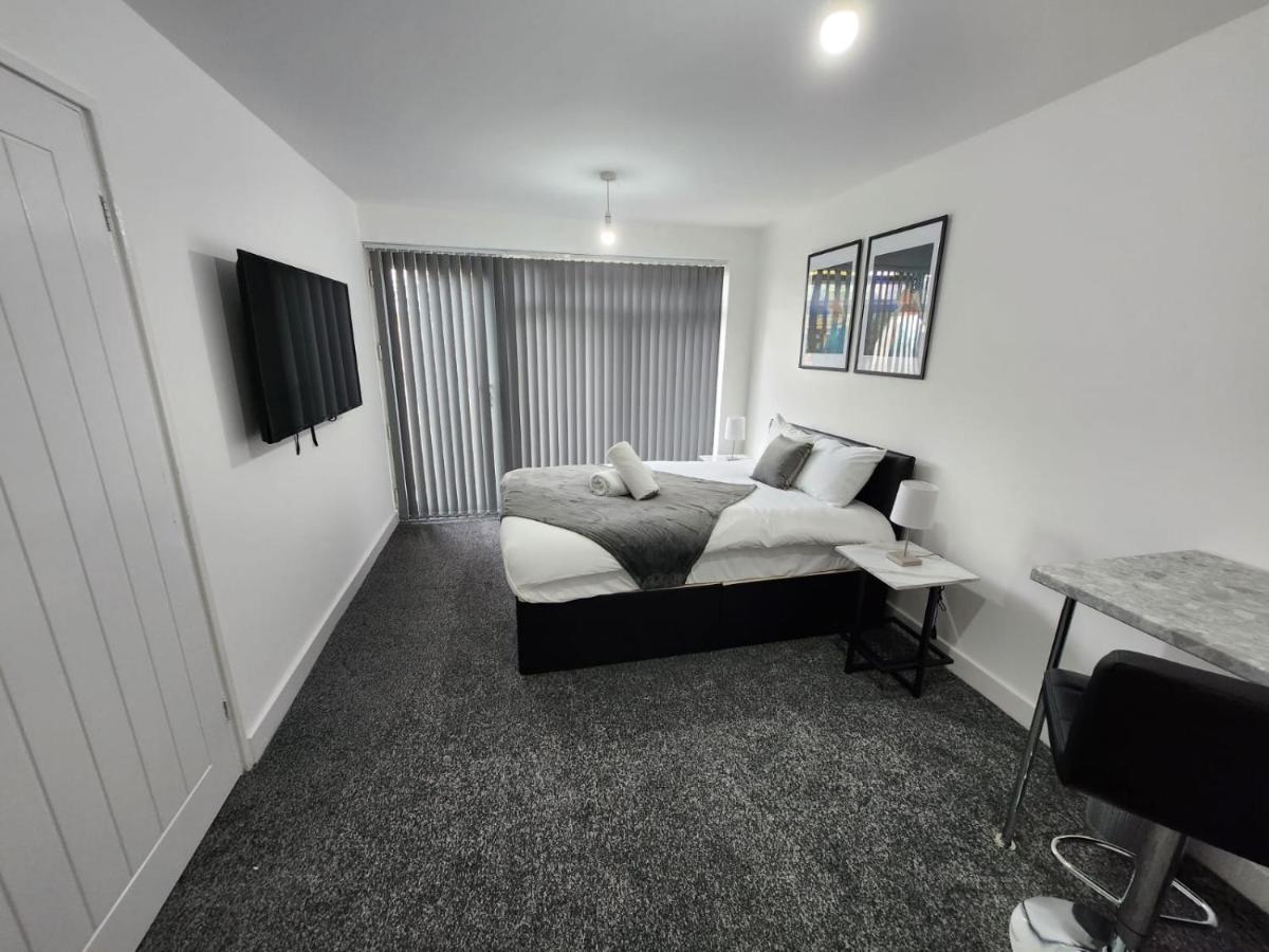 4 Bedroom 2 Bathroom Shared House - Near Bhx And Nec برمنغهام المظهر الخارجي الصورة