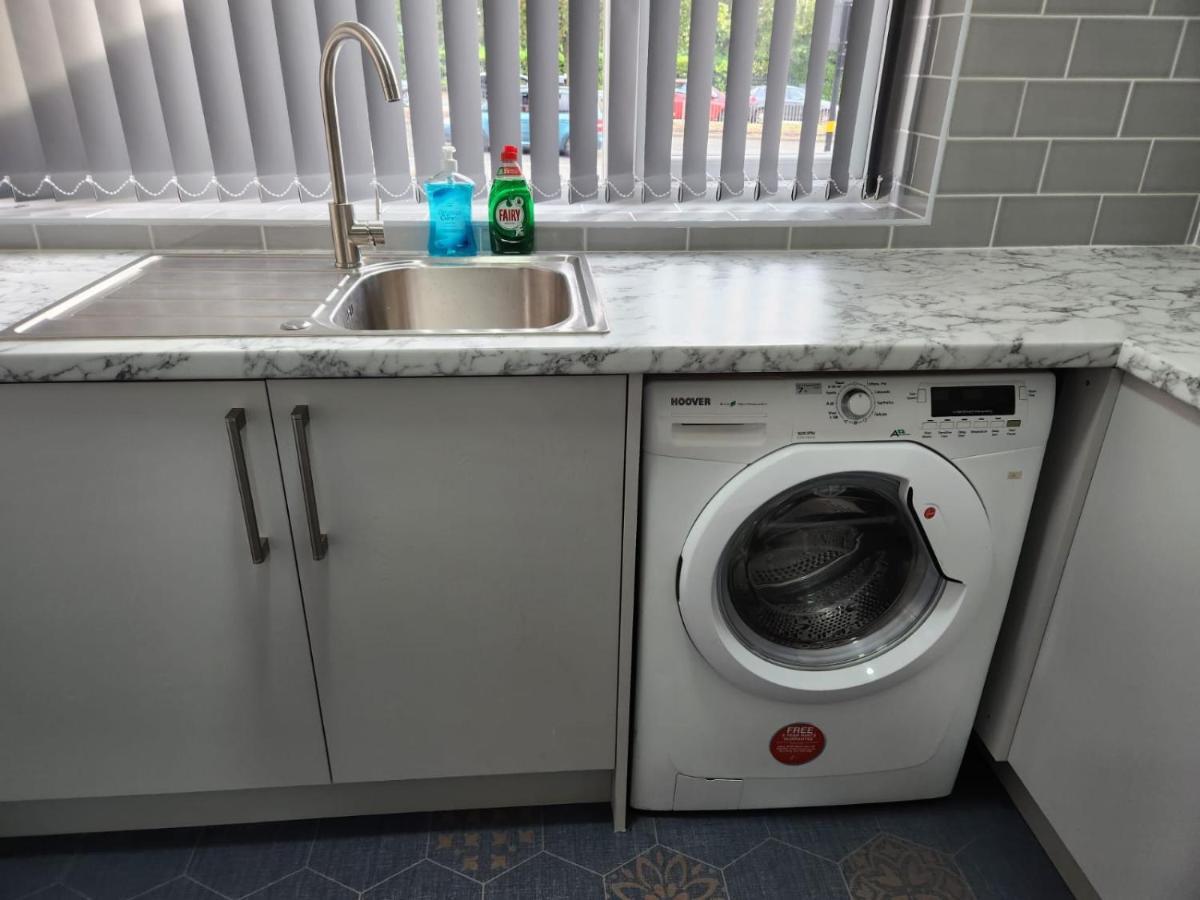 4 Bedroom 2 Bathroom Shared House - Near Bhx And Nec برمنغهام المظهر الخارجي الصورة