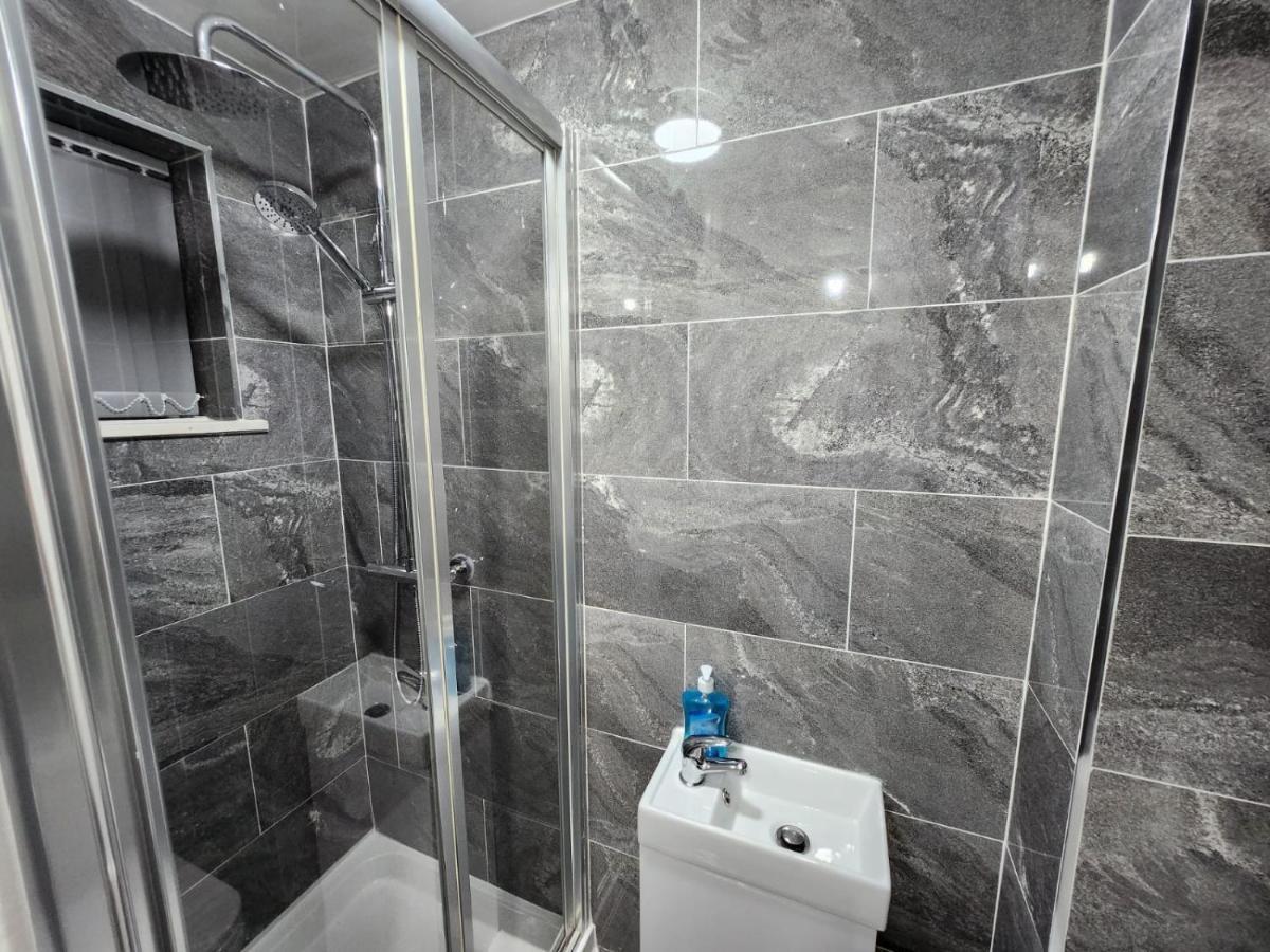 4 Bedroom 2 Bathroom Shared House - Near Bhx And Nec برمنغهام المظهر الخارجي الصورة