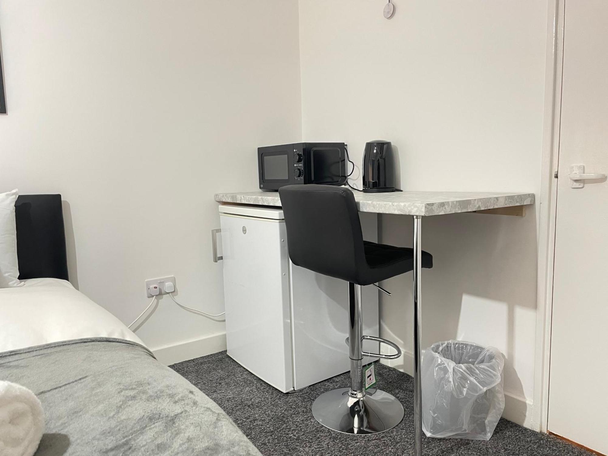 4 Bedroom 2 Bathroom Shared House - Near Bhx And Nec برمنغهام المظهر الخارجي الصورة