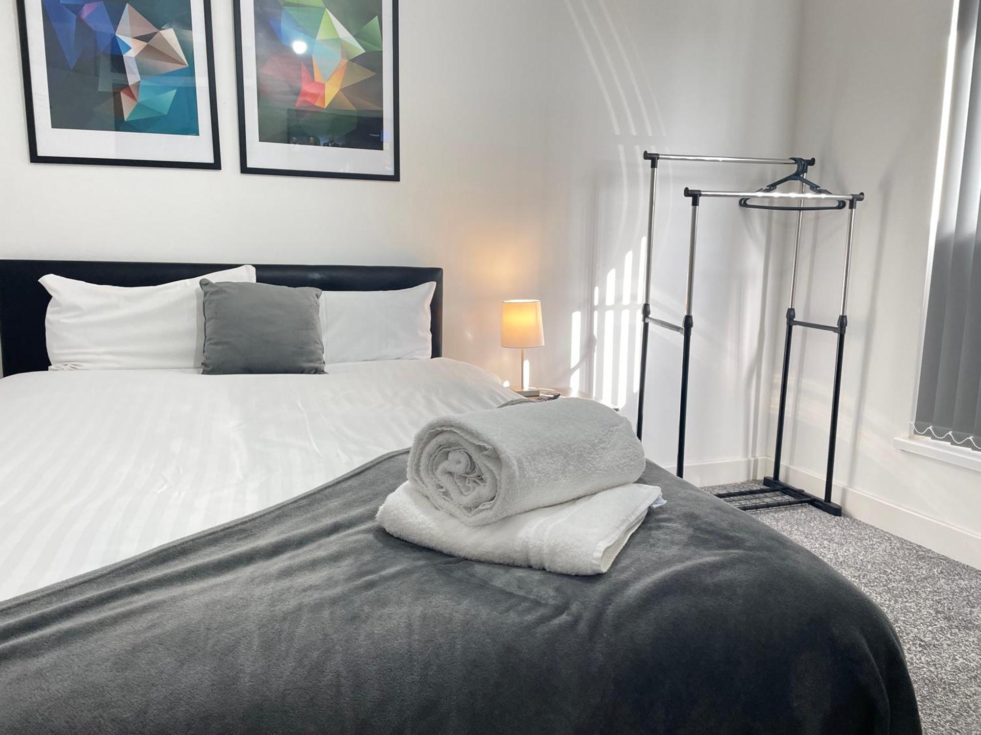 4 Bedroom 2 Bathroom Shared House - Near Bhx And Nec برمنغهام المظهر الخارجي الصورة