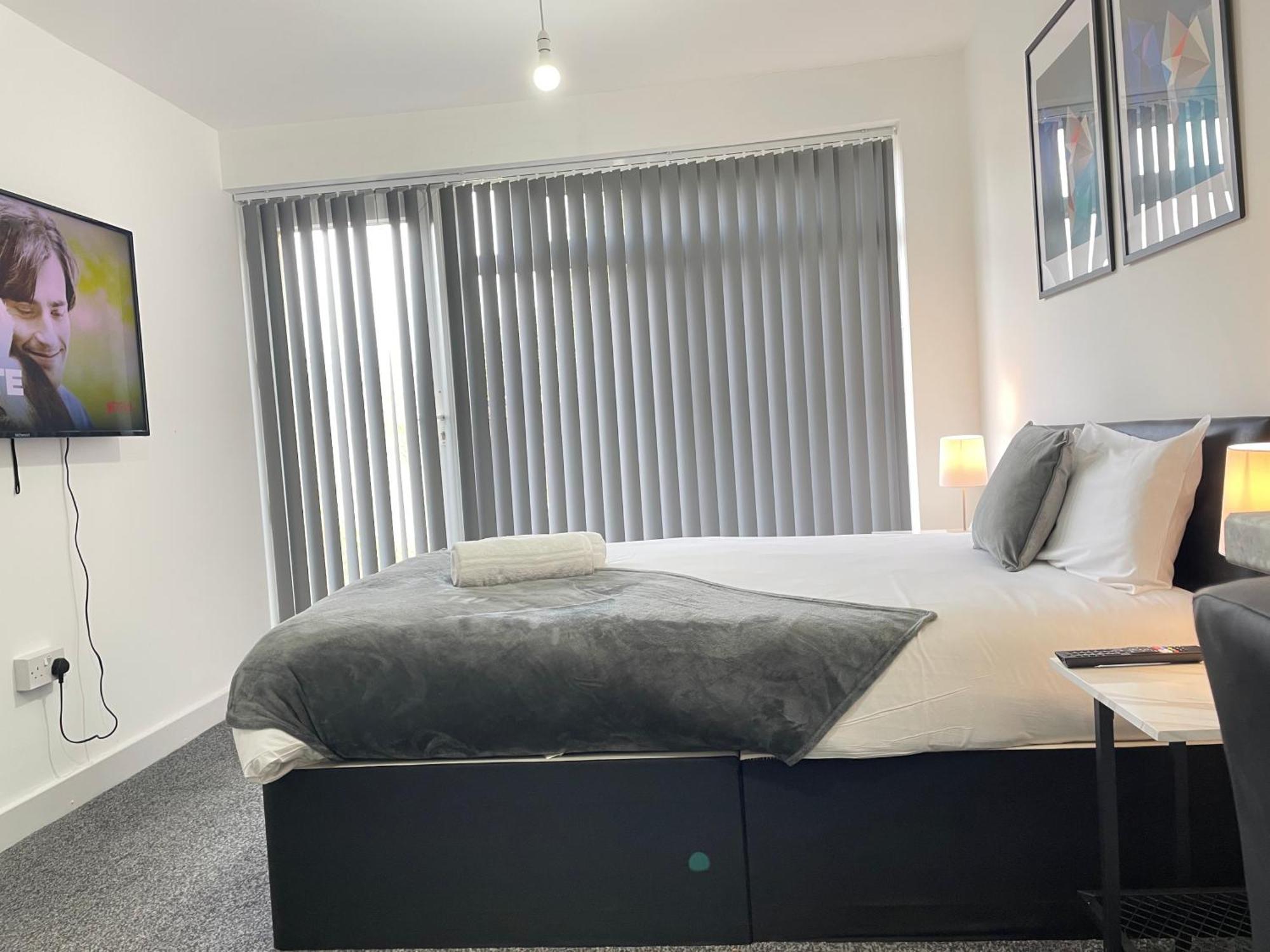 4 Bedroom 2 Bathroom Shared House - Near Bhx And Nec برمنغهام المظهر الخارجي الصورة